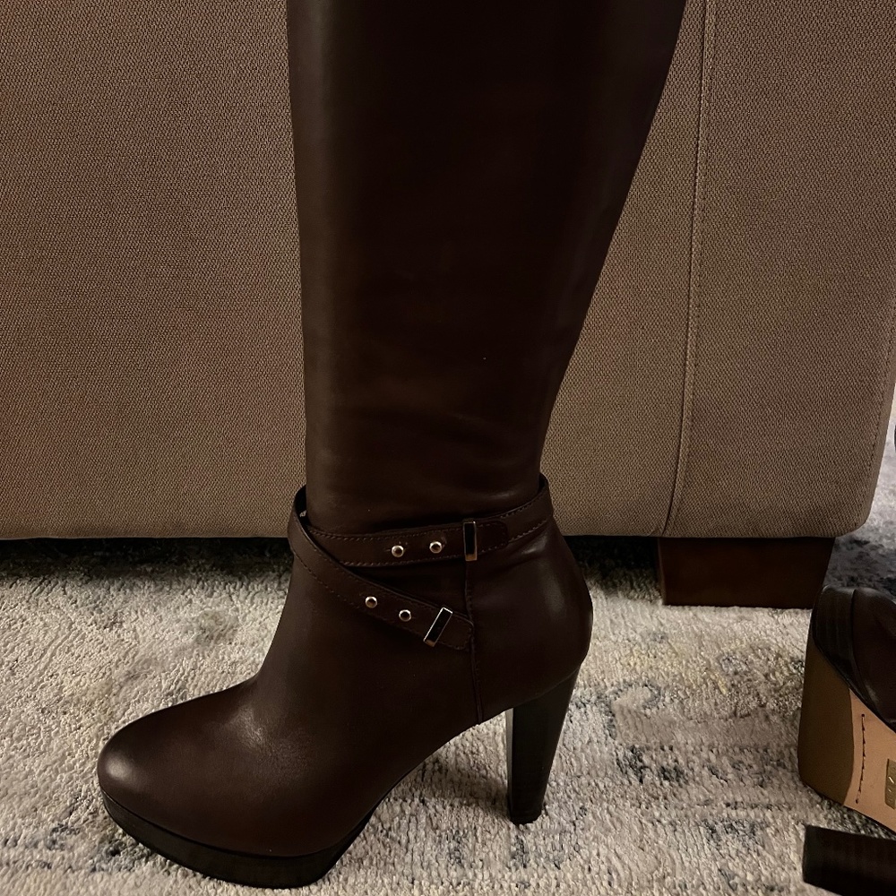 Brown knee high heeled boots 7.5